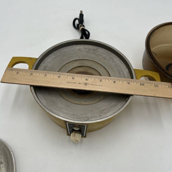 Toastmaster Rapid Electric Egg Cooker, Poacher with Auto-Off, 7 Egg Capacity Red - Picture 4 of 10